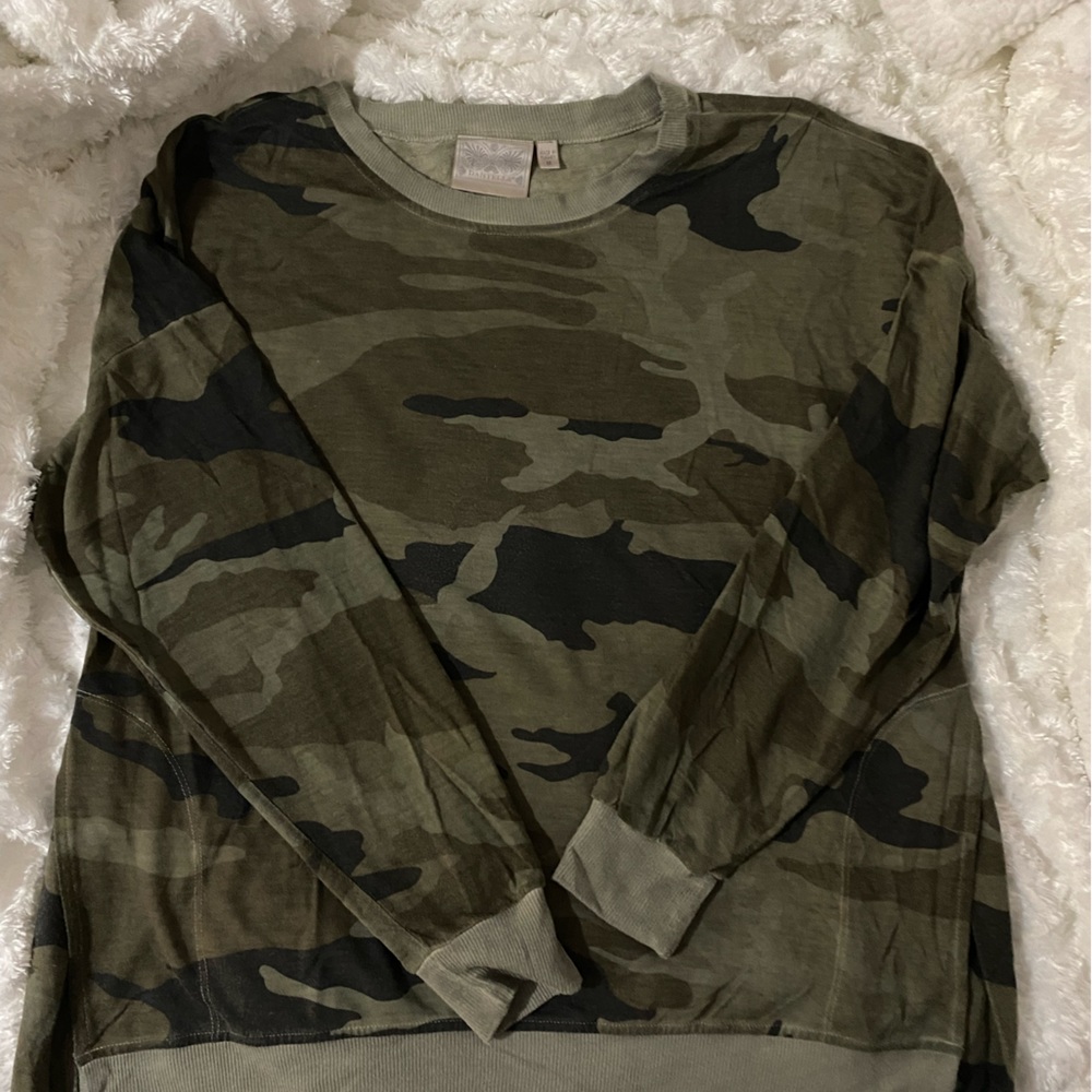 Dantelle Camo print casual shirt size medium
